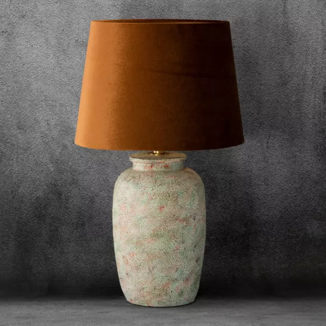 Lampa stołowa STELA na podstawie z betonu z abażurem z lśniącego welwetu