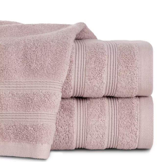 Ręcznik do rąk 30x50 cm bawełniany kolor pudrowy róż z bordiurą w formie tkanych paseczków 500 g/m2 ALINE