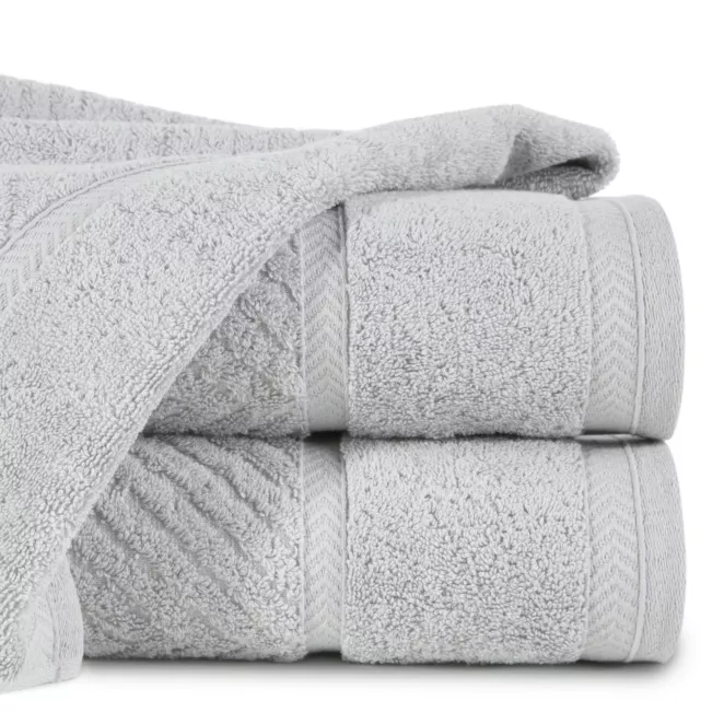 Ręcznik kąpielowy 50x90 cm bawełniany kolor srebrny ze wzorem zygzaka 500 g/m2 KALIA Reina Line
