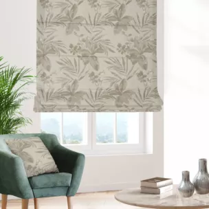 Roleta szyta z systemem comfort naturalno beżowa z żakardowej tkaniny z dodatkiem bawełny zdobiona botanicznym wzorem ze srebrną nicią