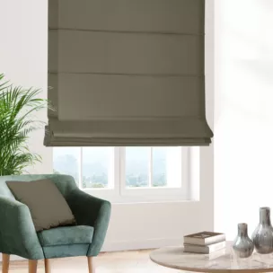 Roleta szyta z systemem comfort jasnobrązowa z gładkiej tkaniny typu blackout