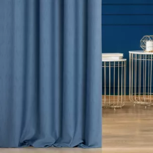 Zasłona szyta na przelotkach granatowa z miękkiej, matowej tkaniny w stylu eko o naturalnym splocie