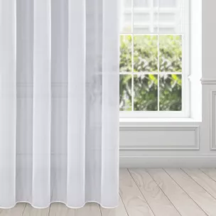 Firana biała z gładkiego mlecznego woalu wykończona szwem obciążającym VIOLET 400x245 cm taśma