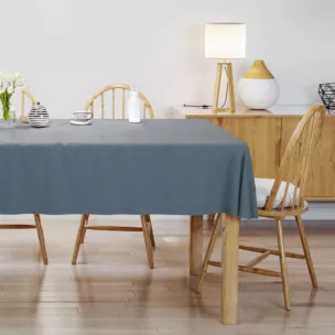 Obrus szyty niebieski z miękkiej, matowej tkaniny w drobny geometryczny wzór