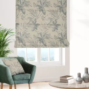 Roleta szyta z systemem comfort naturalno niebieska z żakardowej tkaniny z dodatkiem bawełny zdobiona botanicznym wzorem ze srebrną nicią