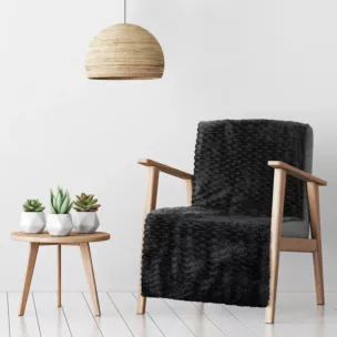 DESIGN 91 Koc-narzuta na fotel CINDY 6 miękki i miły w dotyku z wytłaczanym wzorem 3D