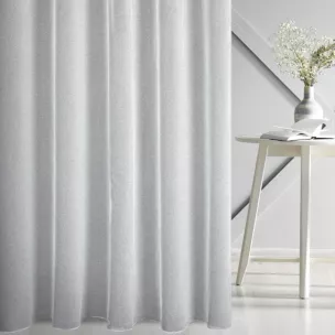 Firana szyta na taśmie 5 cm biało srebrna z eleganckiej siatki w stylu glamour z połyskliwą nicią, wykończona obciążnikiem