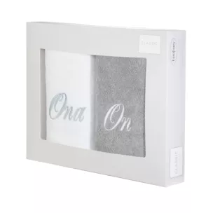 Zestaw ręczników bawełnianych na prezent 2 szt 50x90 cm z haftem ONA I ON kolor biały,popielaty 400 g/m2
