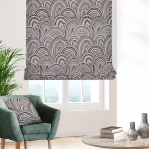Roleta szyta z systemem comfort brązowo popielata z grubej, gobelinowej tkaniny w geometryczny wzór, zawiera 50% bawełny